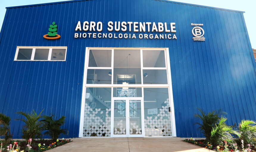 El Fertilizante Foliar Orgánico GTG de ecoAGRO Argentina tiene como materia prima principal subproductos de origen animal que son sometidos a un proceso de biotransformación e hidrólisis enzimático y proveen una gran cantidad de L-alfa aminoácidos libres de origen animal que son rápidamente asimilados por los cultivos.